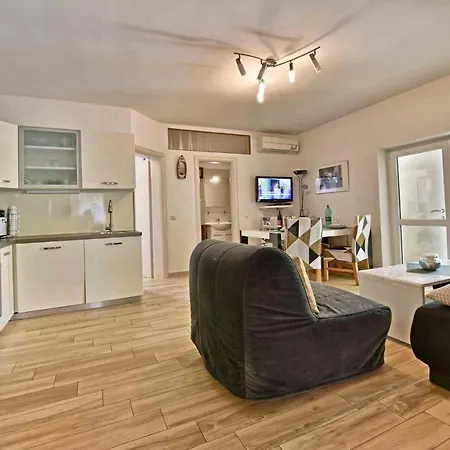 Nova Vas Porec Istrien 10036 Apartment